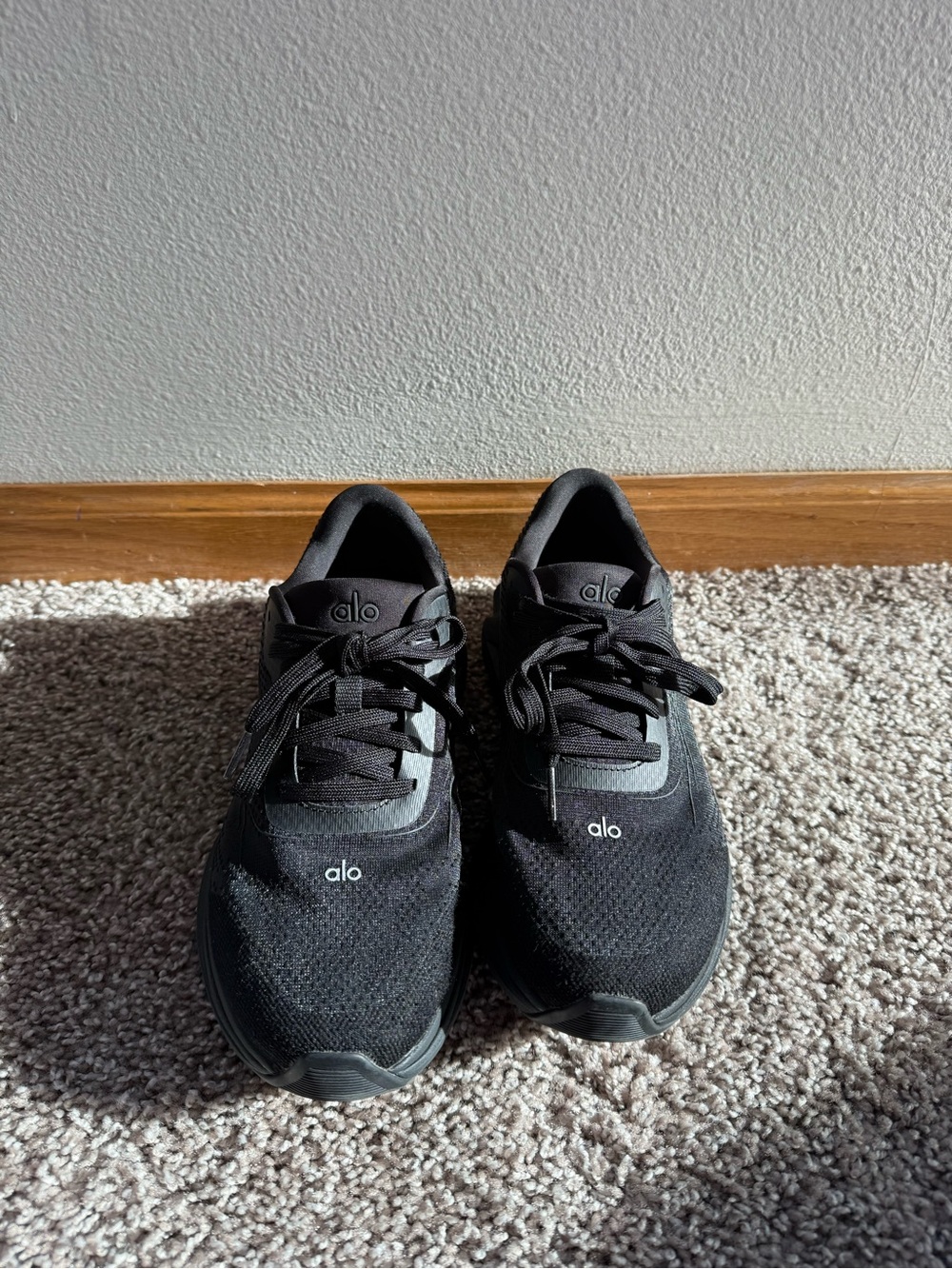 ALO Runner Sneakers - Picture 3 of 10